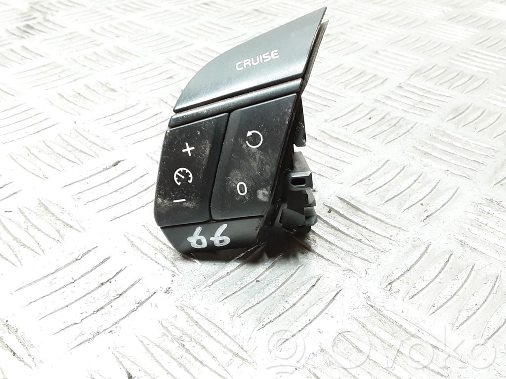 Volvo XC90 Butoane/comutatoare pe volan 