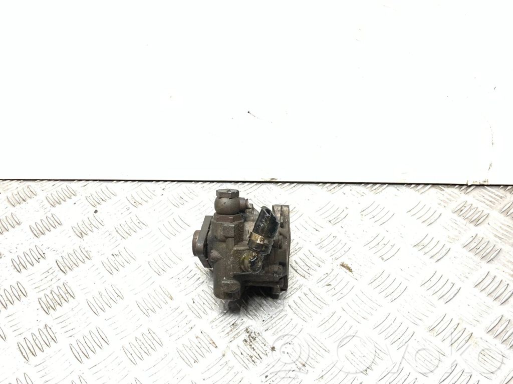 Audi A4 S4 B6 8E 8H Power steering pump 