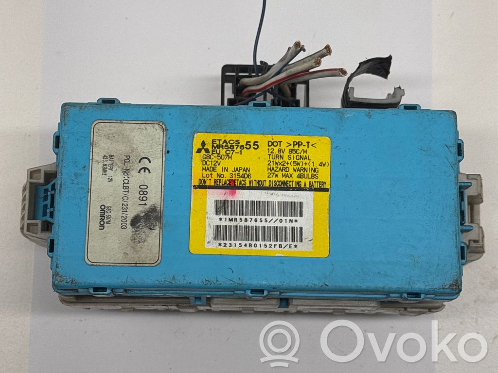 Mitsubishi Grandis Ramka / Moduł bezpieczników 