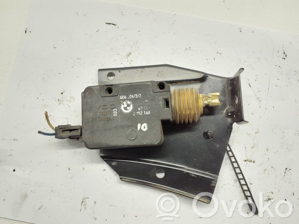BMW 5 E60 E61 Degalų bako dangtelio spynos varikliukas 