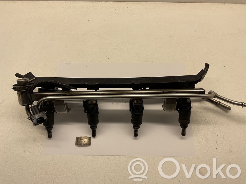 Audi A4 S4 B5 8D Tubo principal de alimentación del combustible 