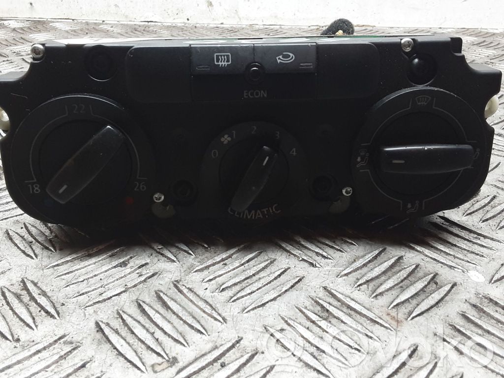 Volkswagen Jetta V Climate control unit 