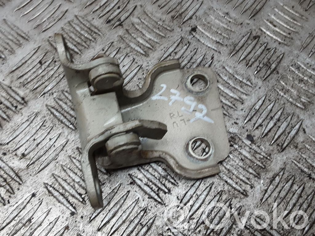 Tailgate/trunk/boot hinge
