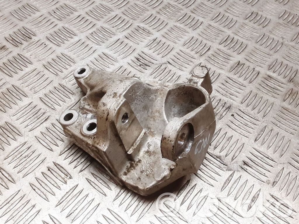 Citroen C5 Engine mounting bracket 