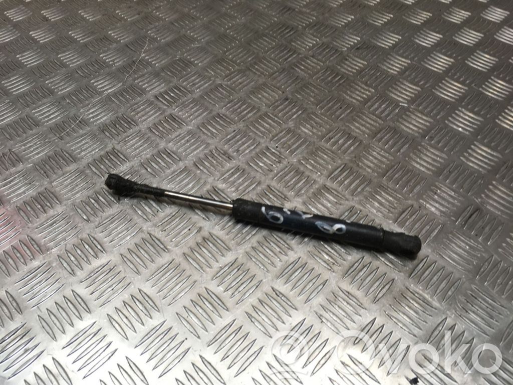 Seat Cordoba (6L) Siłownik maski przedniej 