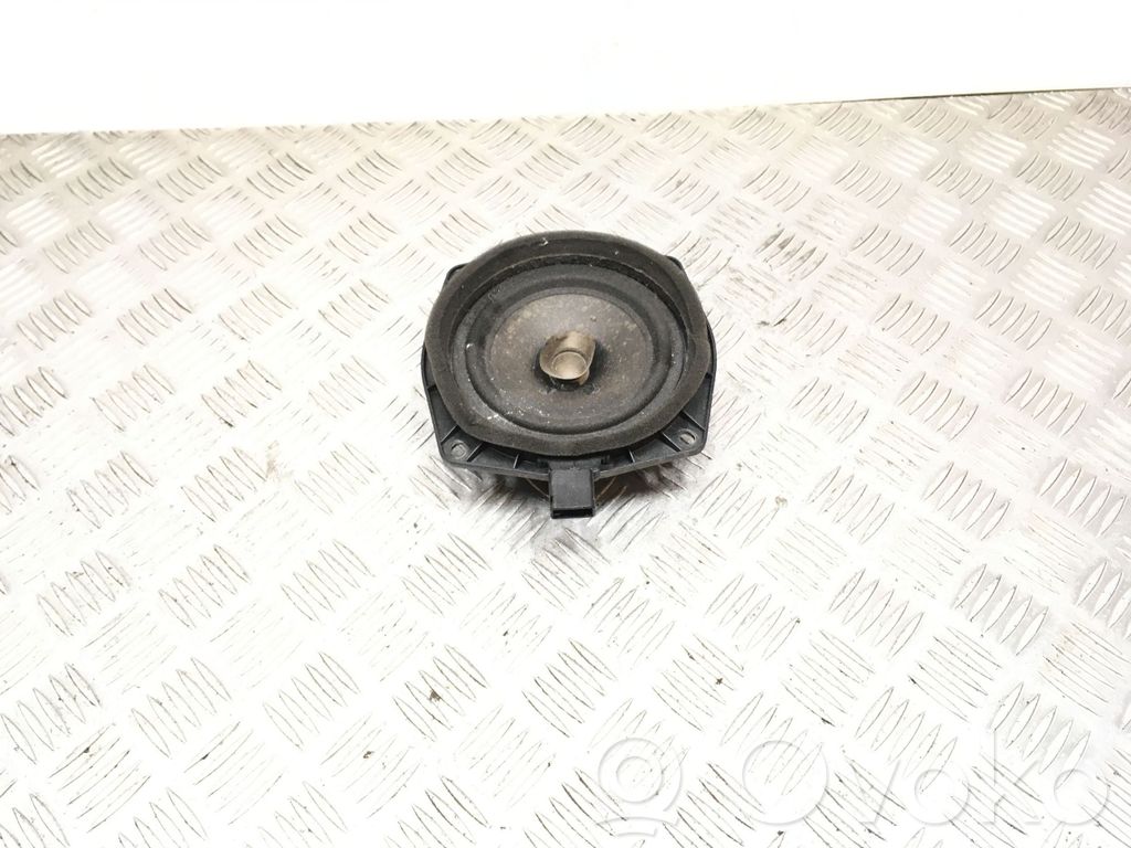 Mitsubishi Colt Altavoz de la puerta delantera 