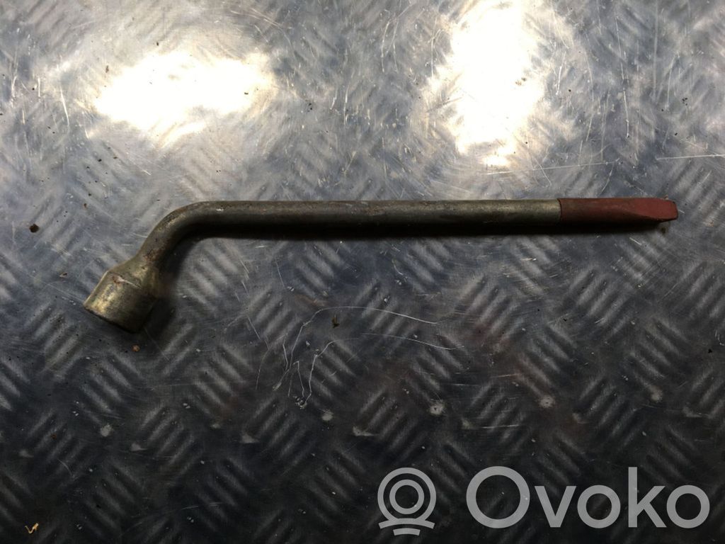 Llave de tuercas de rueda   9133668