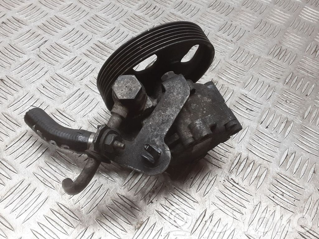 Peugeot 407 Power steering pump 