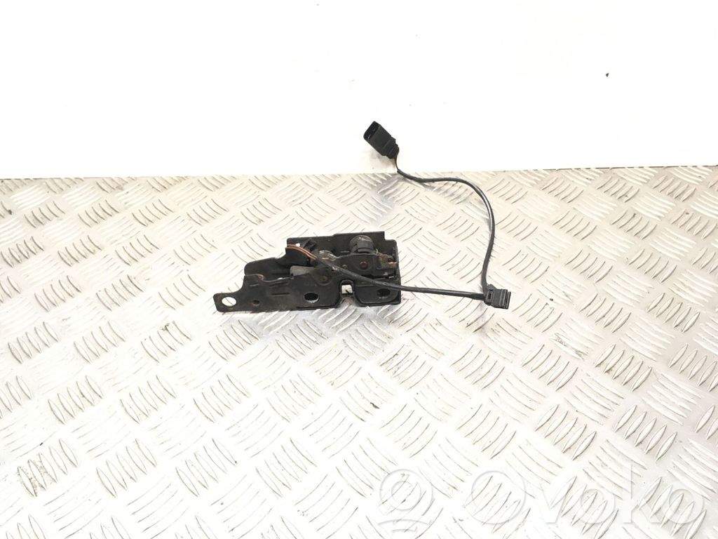 Audi A4 S4 B7 8E 8H Zamek pokrywy przedniej / maski silnika 
