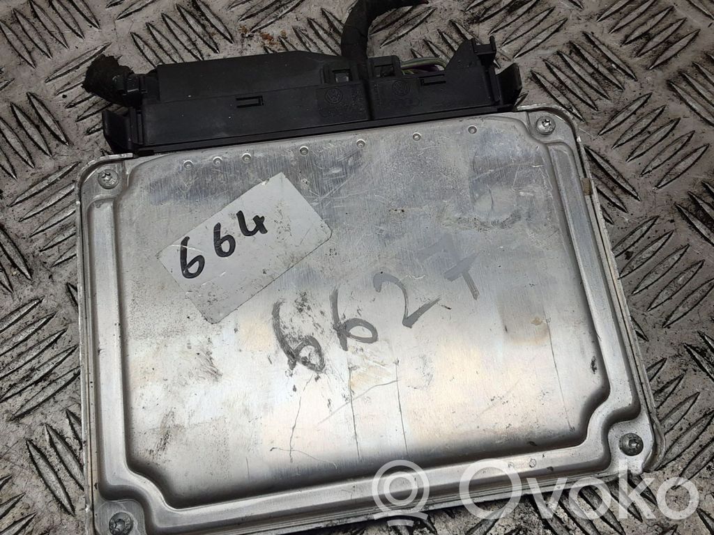 Volkswagen Golf V Engine control unit/module 