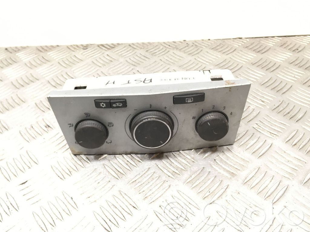 Opel Astra H Climate control unit 