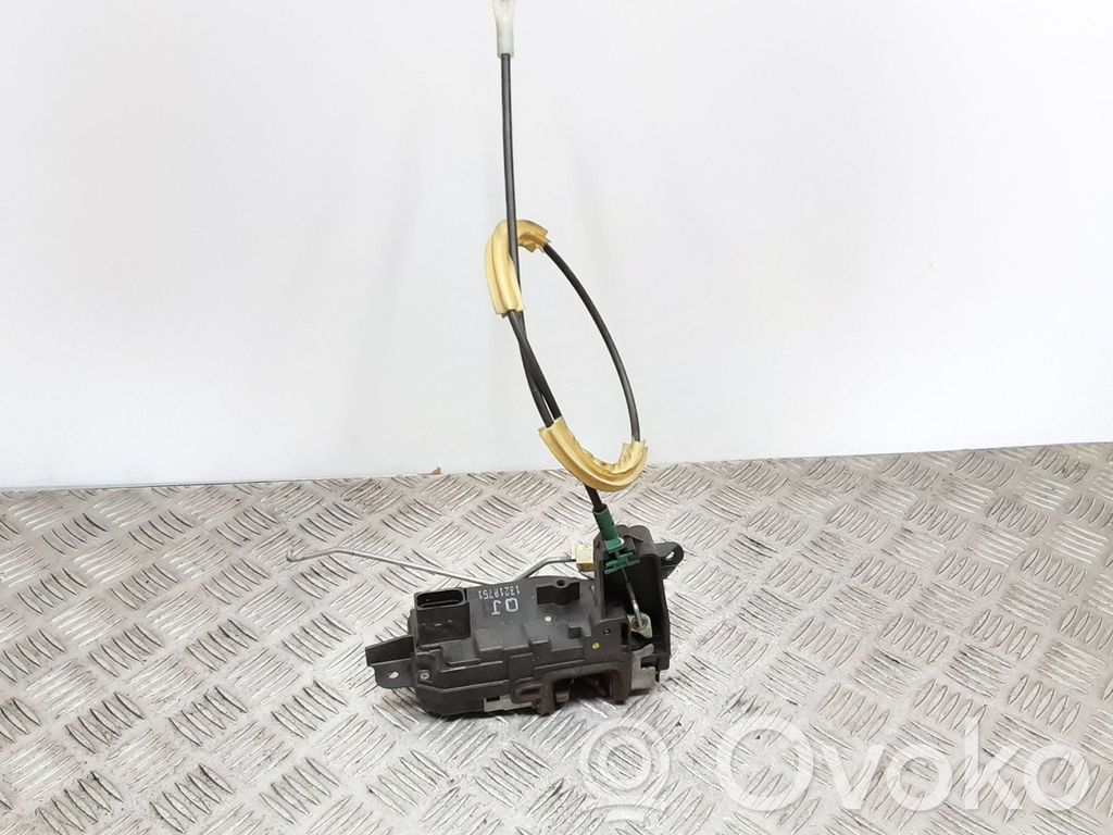Opel Astra H Front door lock 
