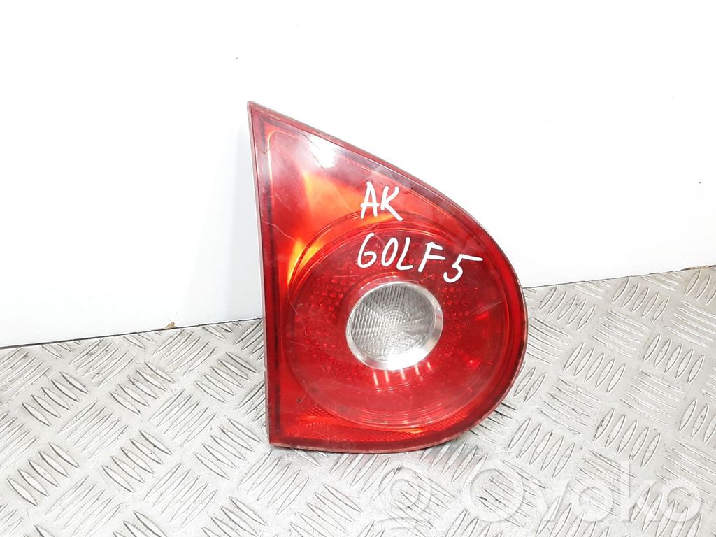 Volkswagen Golf V Lampy tylnej klapy bagażnika 