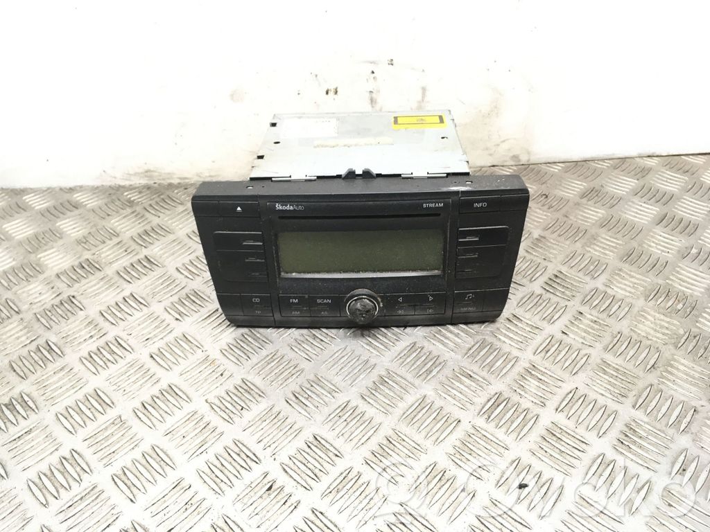 Skoda Octavia Mk2 (1Z) Panel / Radioodtwarzacz CD/DVD/GPS 