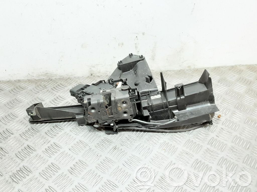 Ford Focus Priekšpusē slēdzene 