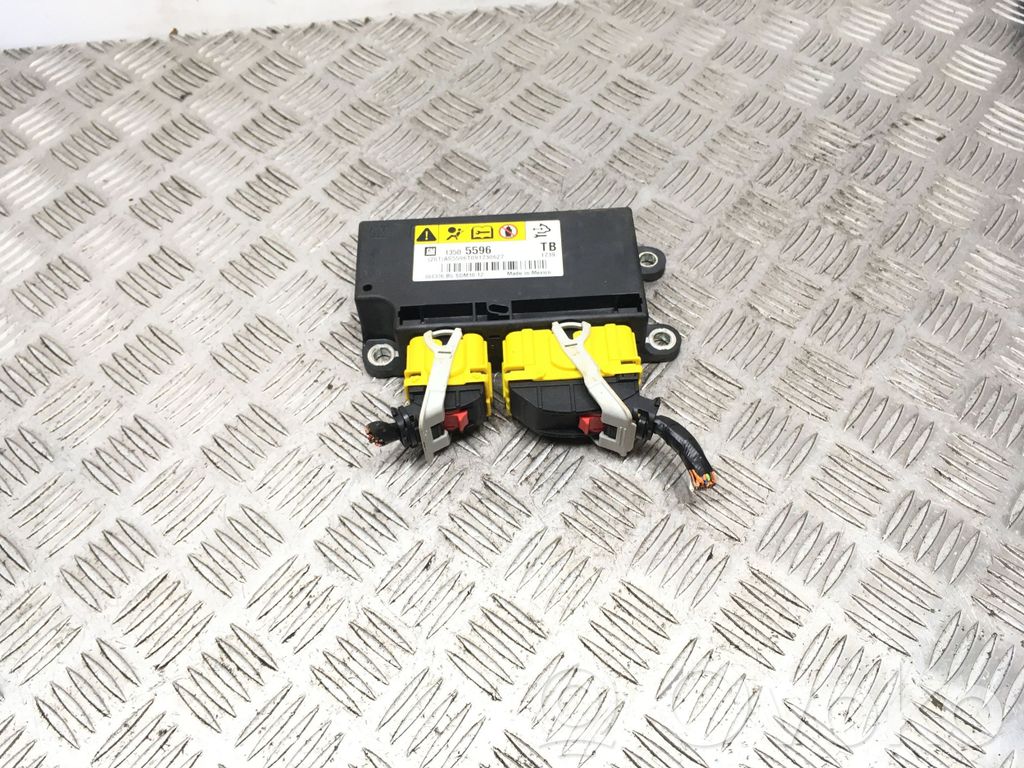 Door central lock control unit/module   14565632,13502804,091591,04376B5,13505596,AS5596T091730627