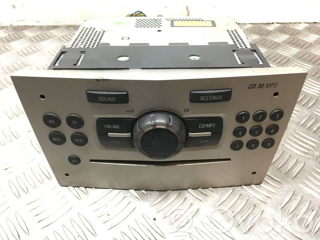 Opel Corsa D Panel / Radioodtwarzacz CD/DVD/GPS 