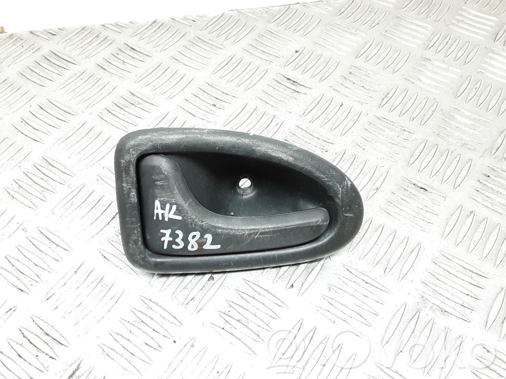 Opel Vivaro Rear door interior handle 