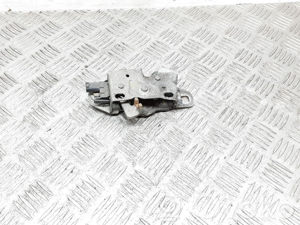 Loading door lock