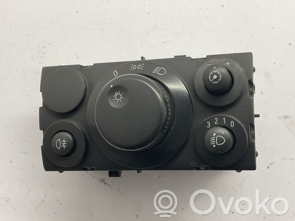 Light switch   13100136,0695,0320,LK04063030