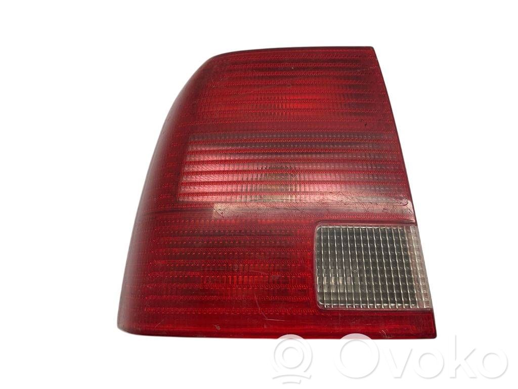 Volkswagen PASSAT B5 Aizmugurējais lukturis virsbūvē 