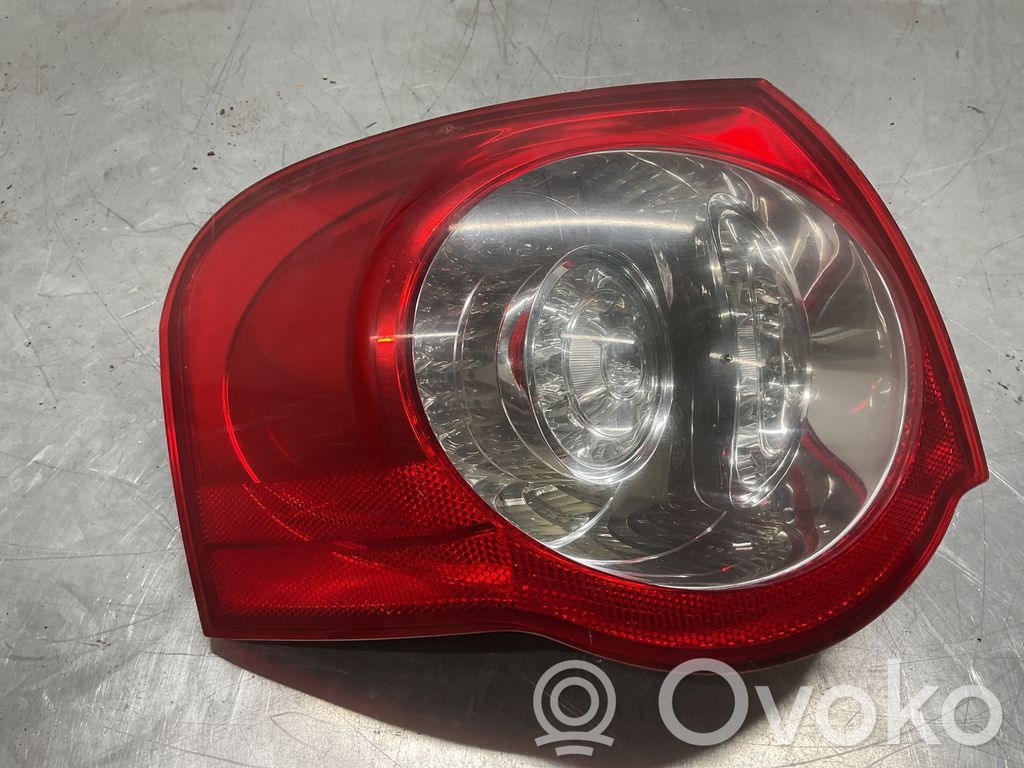 Volkswagen PASSAT B6 Lampa tylna 