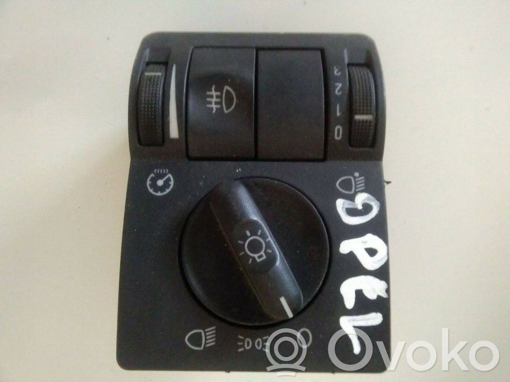 Hazard light switch   0524119,9116614
