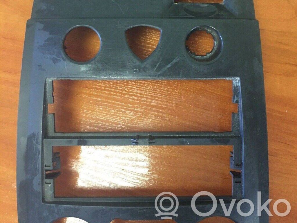 Renault Megane II Radiouztvērēja / navigācija dekoratīvā apdare 