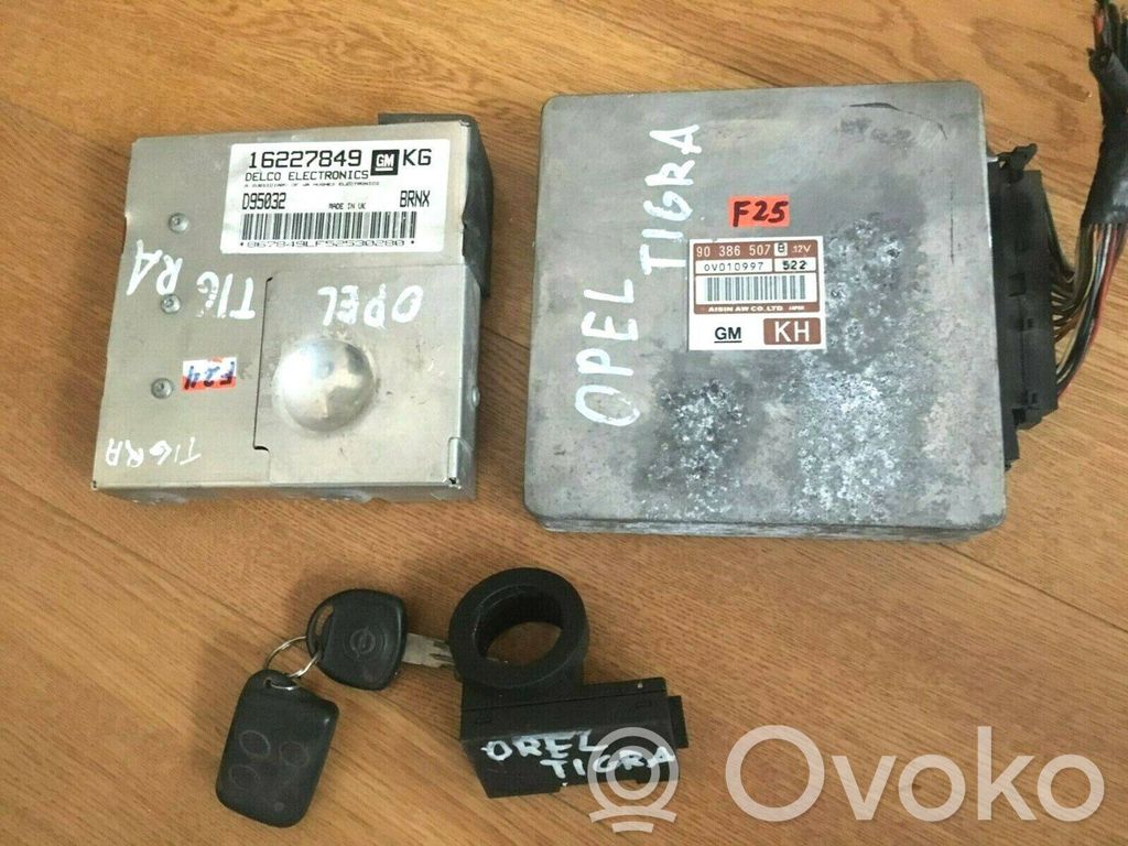 Opel Tigra B Engine control unit/module 