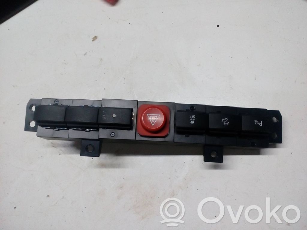 Hazard light switch   20898133,8133U