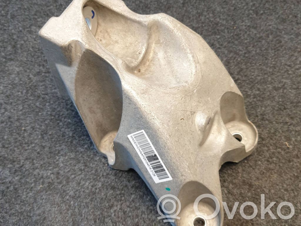 Chevrolet Camaro Engine mounting bracket 