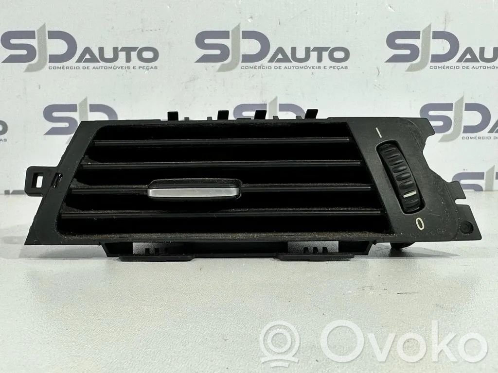 Centrālais gaisa ventilācijas režģis   64226924082