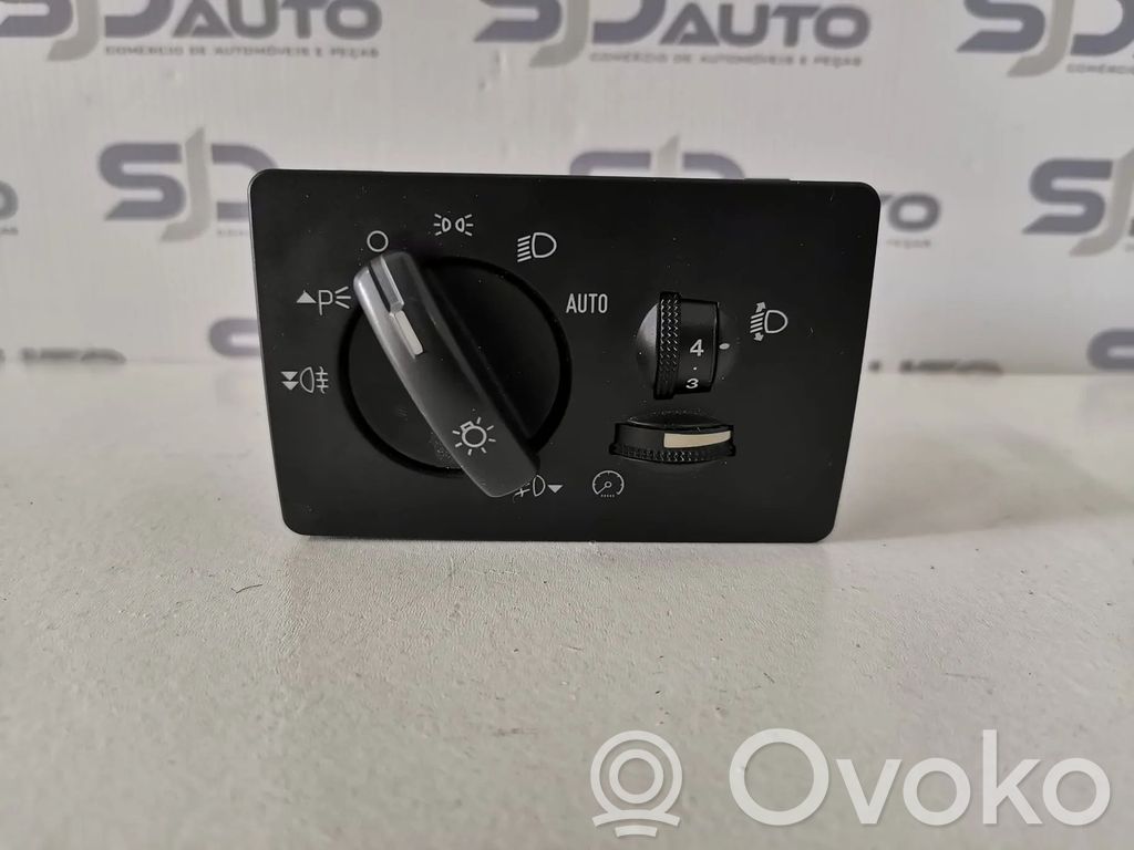 Light switch   7M5T13A024CA