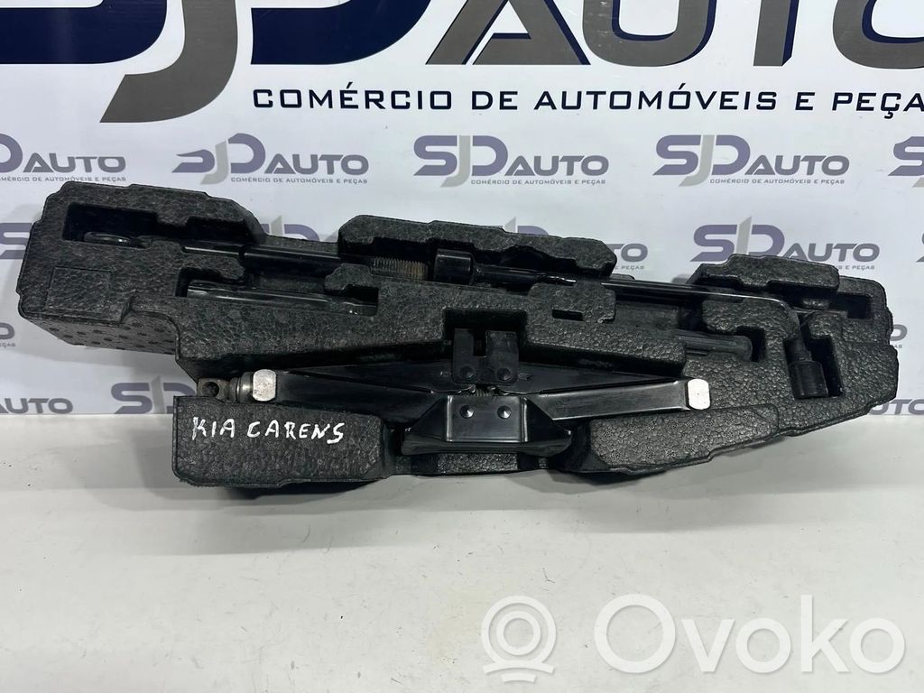 KIA Carens II Työkalusarja 