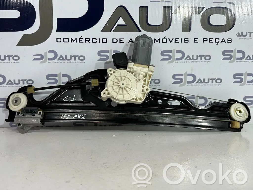 Rear window lifting mechanism without motor   6922320,7184744