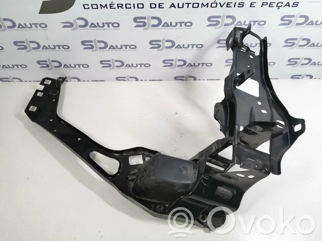 BMW 1 F40 Jäähdyttimen alatuen suojapaneeli 