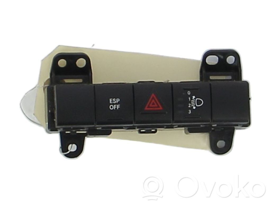 Botón interruptor de luz de peligro   P04602711AC