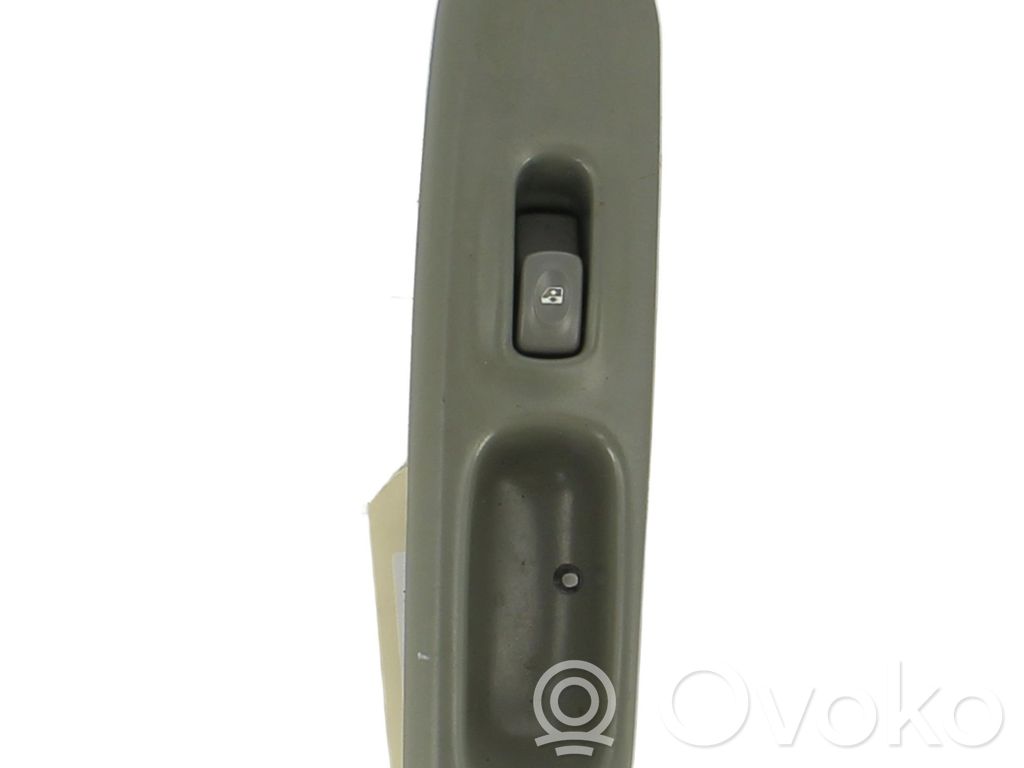Renault Twingo I Electric window control switch 