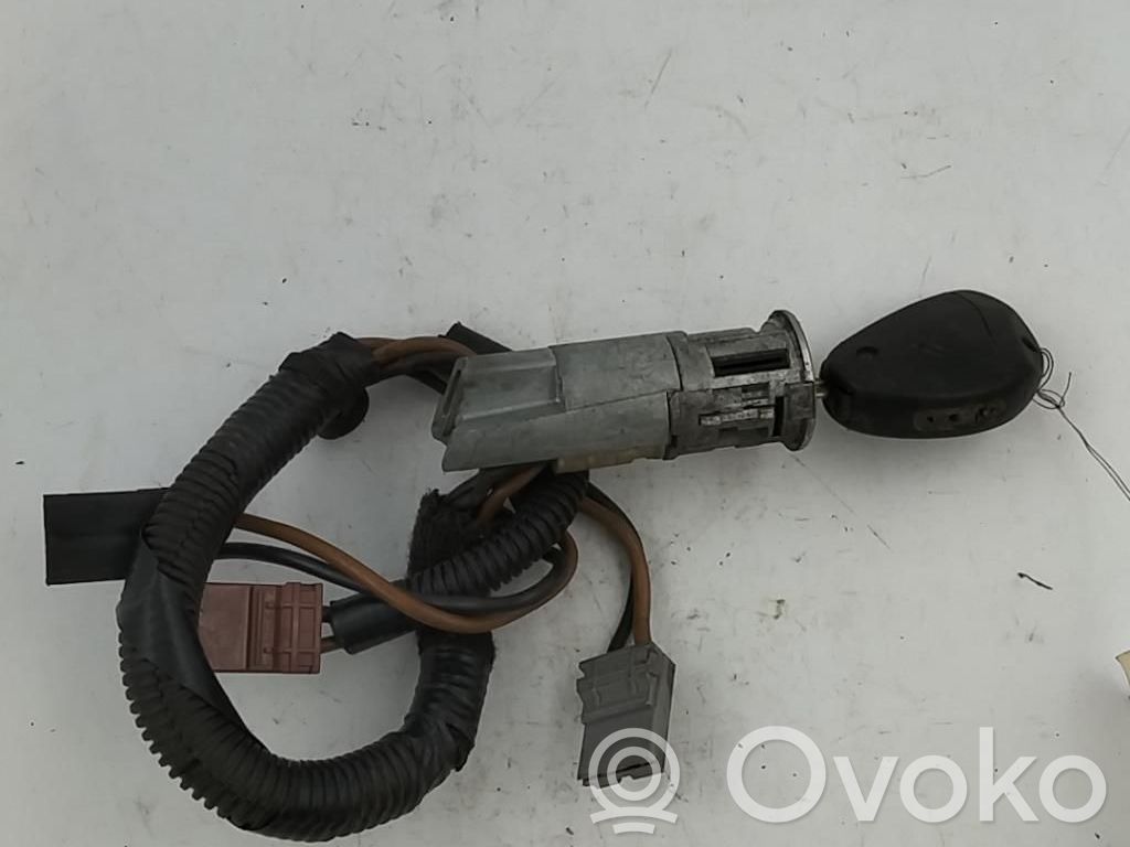 Renault Twingo I Užvedimo spynelė 