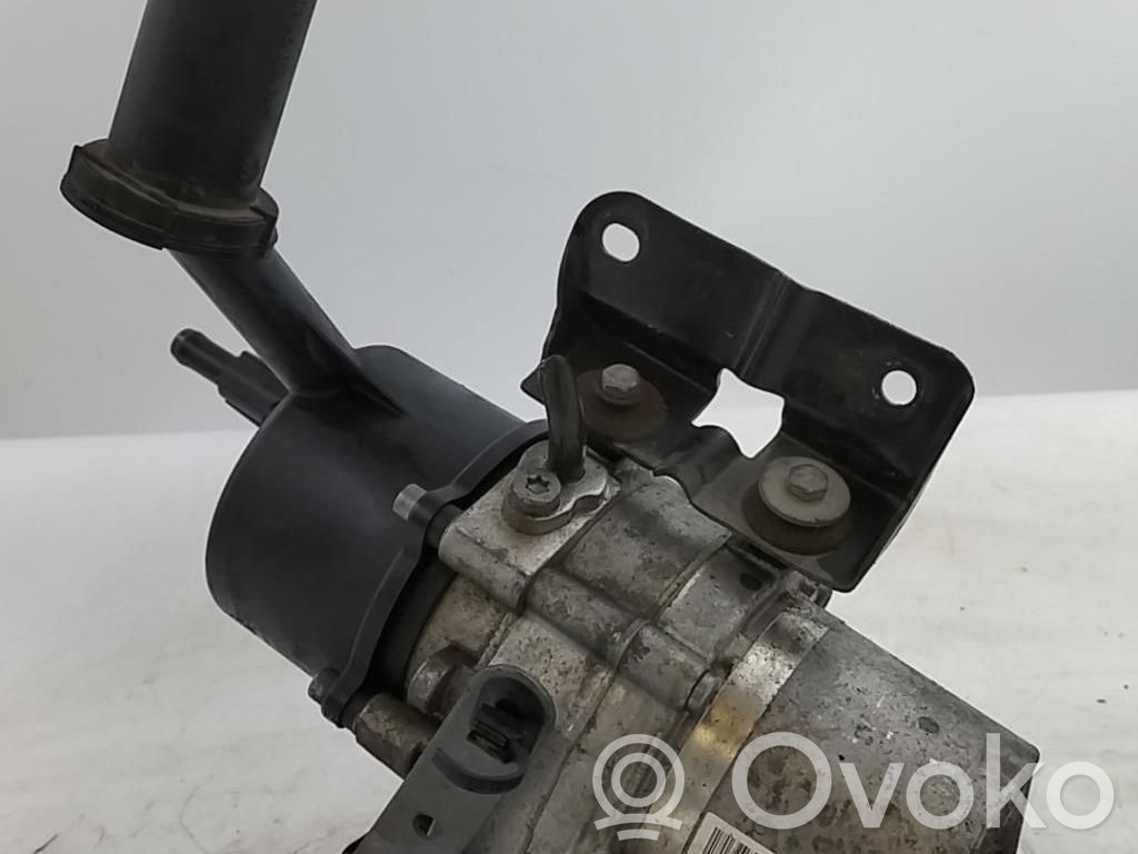 Citroen C4 II Power steering pump 