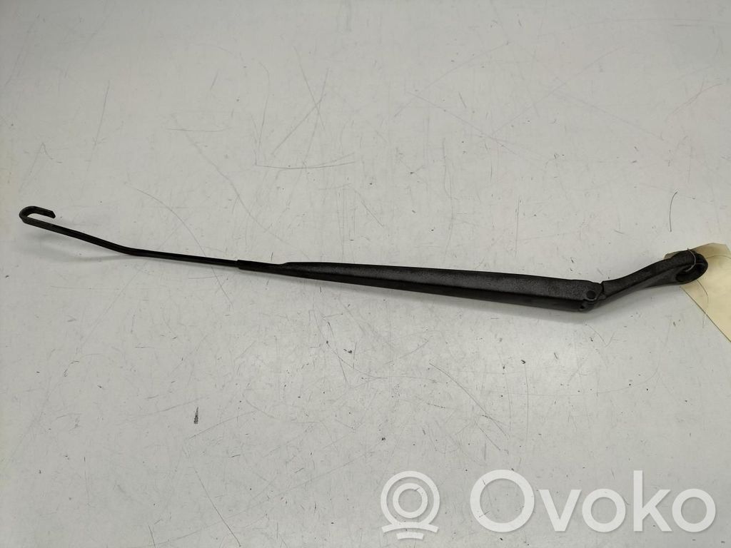 Nissan Note (E11) Front wiper blade arm 