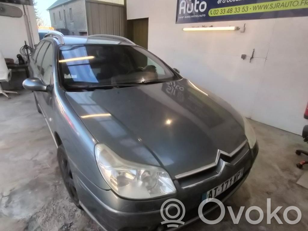 Citroen C5 Zwrotnica koła przedniego 