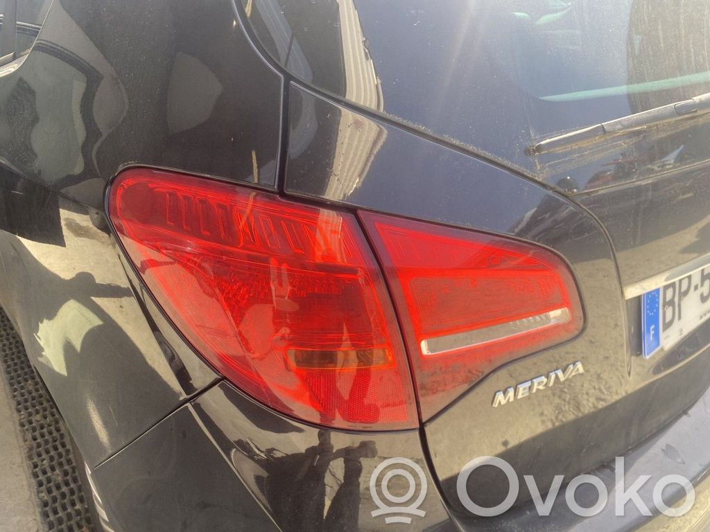 Opel Meriva B Galinis žibintas dangtyje 