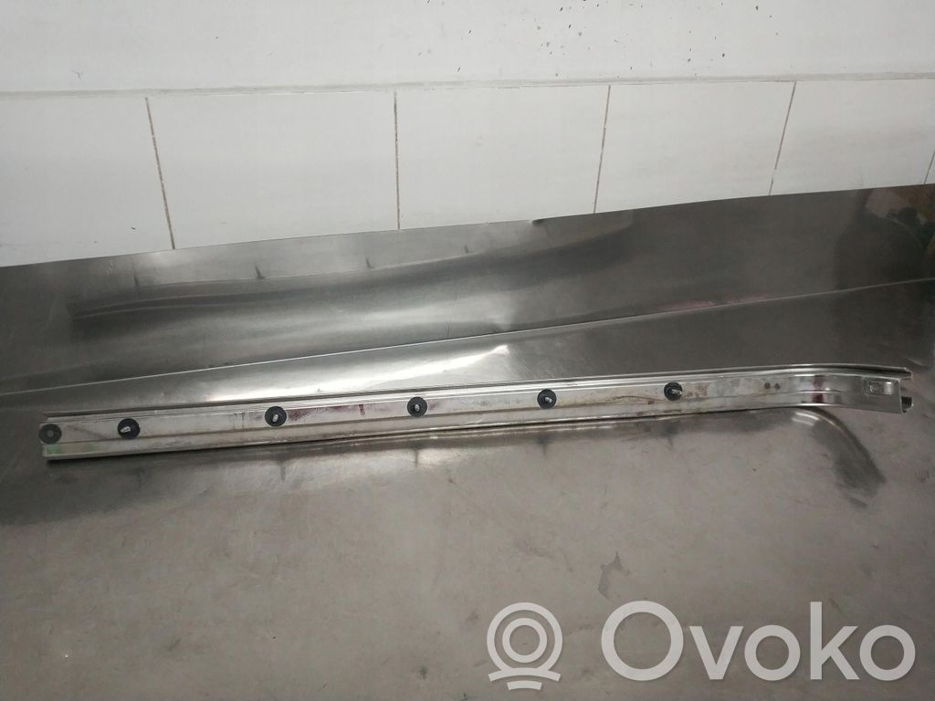 Ford Transit Custom Guía/bisagra rodillo inferior de puerta corredera 