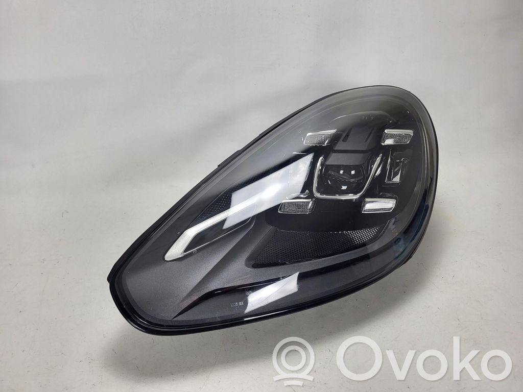 Porsche Cayenne (92A) Lampa przednia 