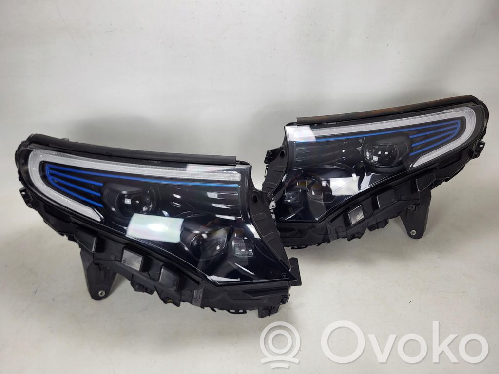 Mercedes-Benz EQC Set faruri 
