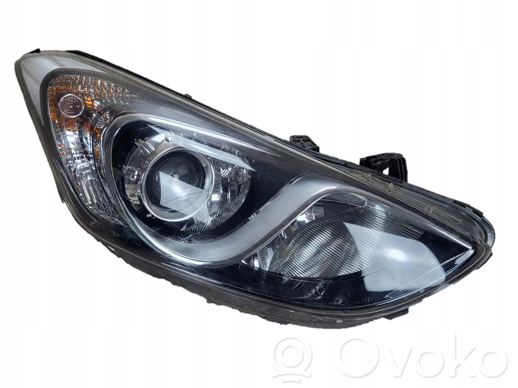 Hyundai i30 Lampa przednia 