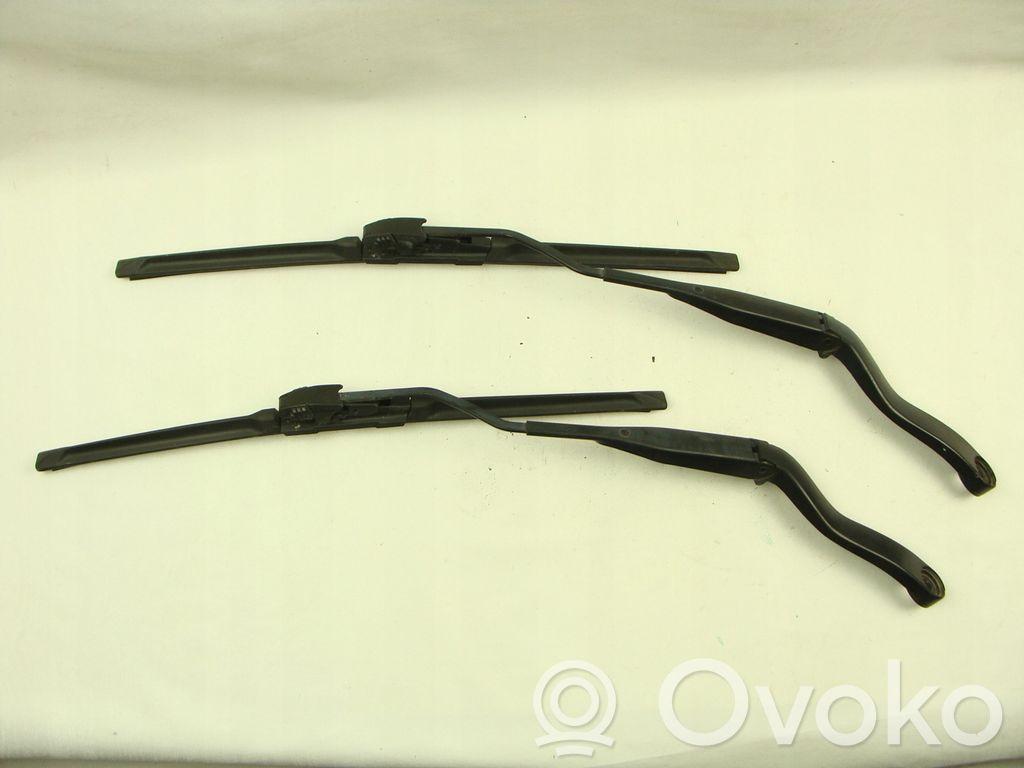 Front wiper blade arm