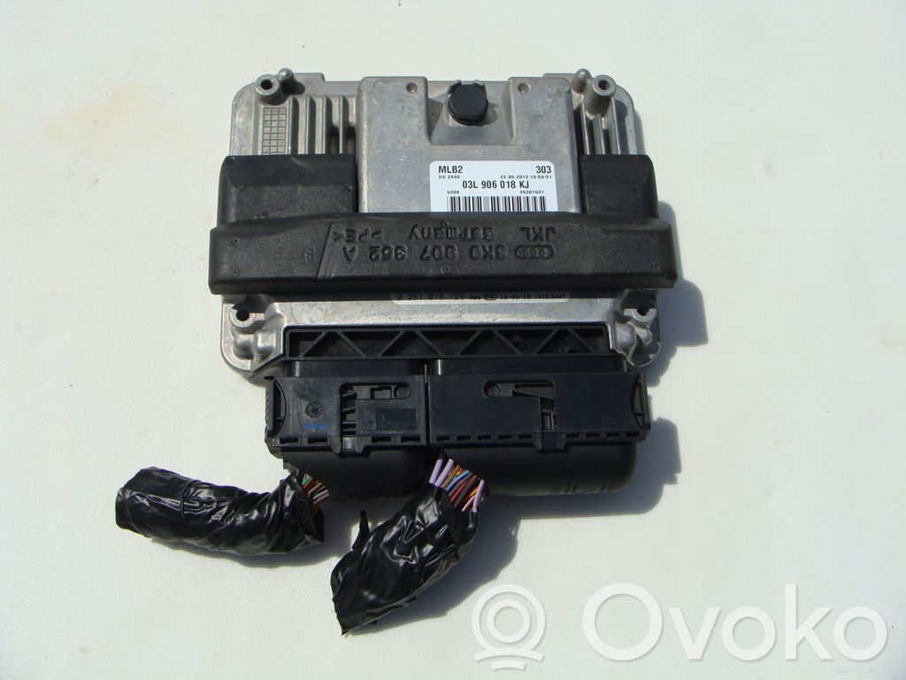 Audi A5 8T 8F Engine control unit/module 
