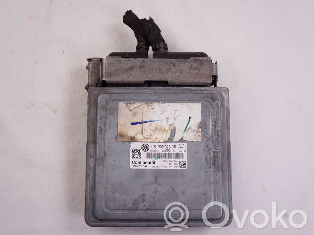 Volkswagen Golf VI Engine control unit/module 